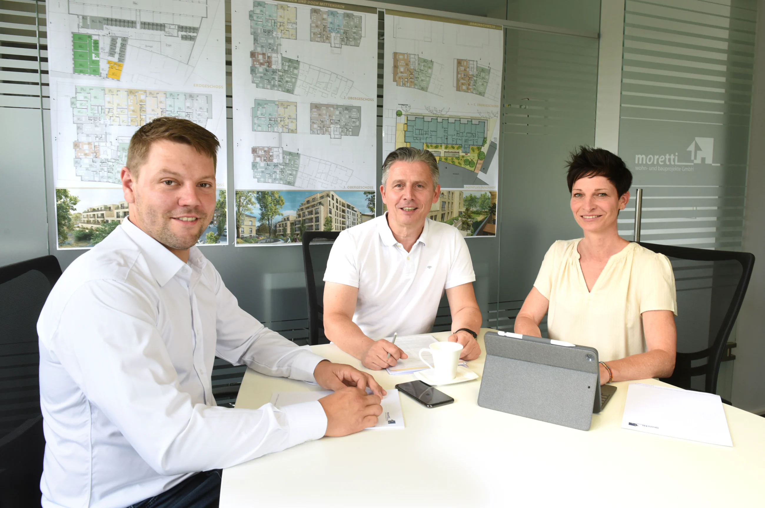 Das Moretti-Team im Besprechungsraum in Wolfsburg
